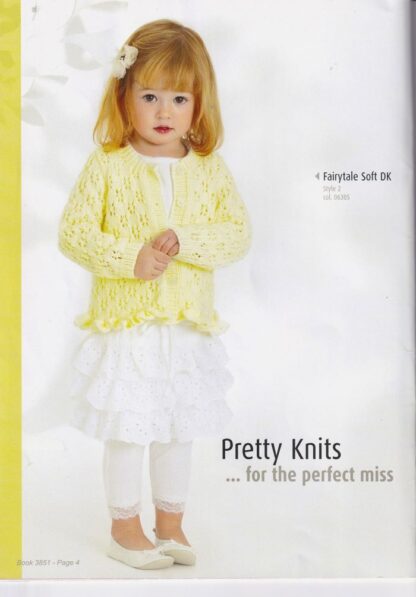 PATONS CLASSIC FAVOURITES FOR BABIES & TODDLER KNITTING BOOK 3851 - Image 4