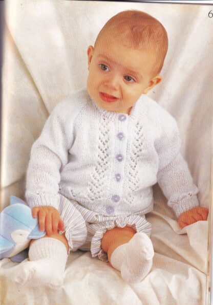 HAYFIELD PRETTY BABIES IN 3 & 4 PLY KNITTING BOOK 7076 - Image 7